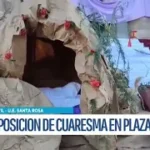 Colegio Santa Rosa celebra Semana Santa con representación de los días santos en la plaza central