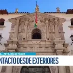 Unidad móvil frente a la Casa Nacional de Moneda