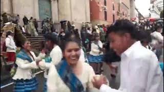 Fe y devoción no se detienen ante la lluvia