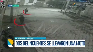 CÁMARAS DE SEGURIDAD CAPTAN ROBO DE MOTOCICLETA EN MENOS DE TRES MINUTOS EN PLENO CENTRO