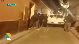 Arrestan a dos personas por escándalo en vía pública en la calle Junín